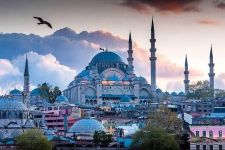 Carigrad, Konstantinopel, Bizanc, Istambul. To mesto je imelo že veliko imen.