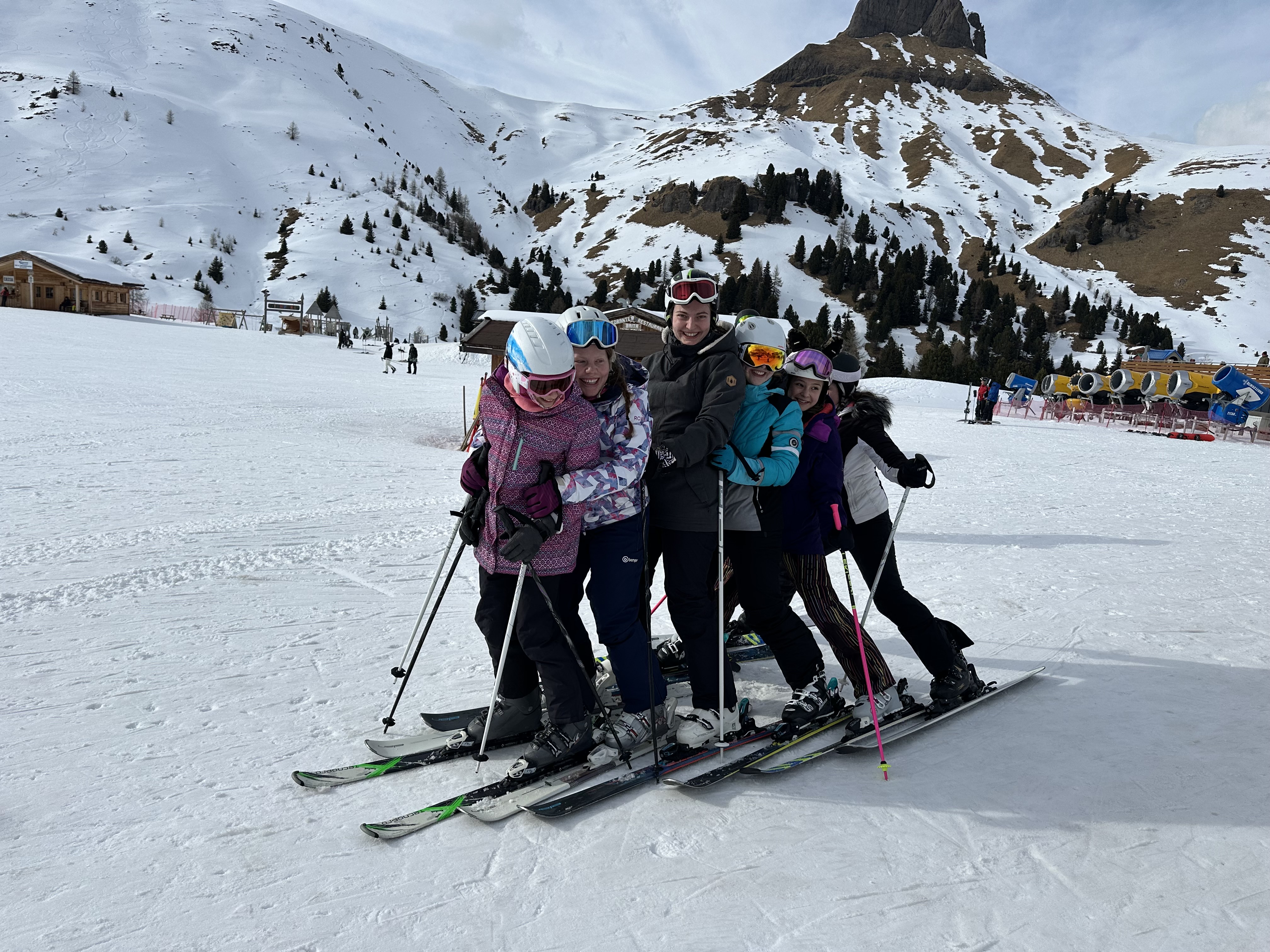 Spodaj naštete punce naredijo vlakca na smučišču